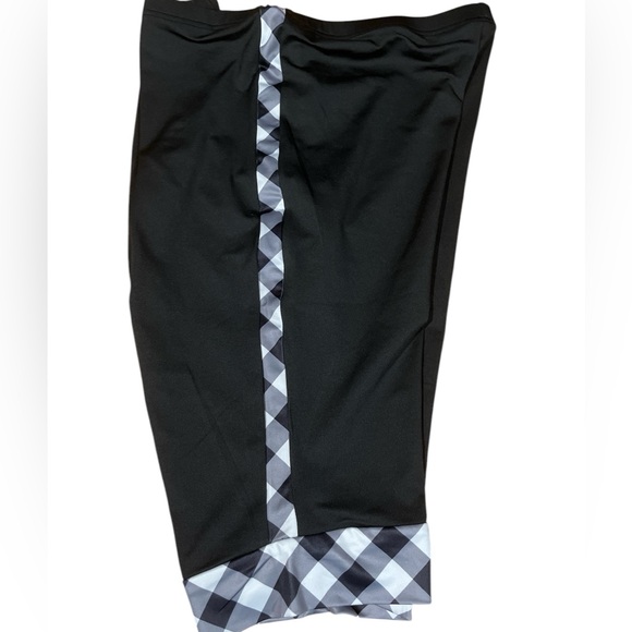 💚 #2568 SHEIN CURVE Black Shorts with Checkered Trim - Picture 3 of 6